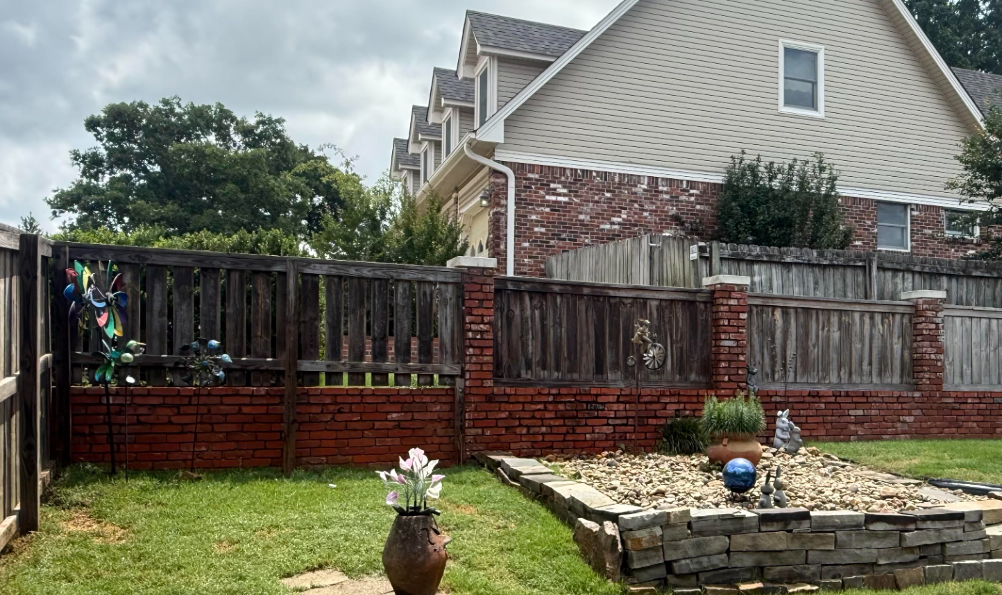 Fence Cleaning — Before